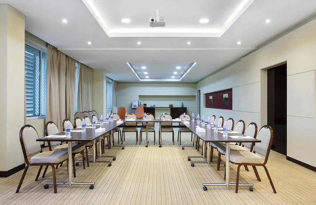 Ibis Muscat-1